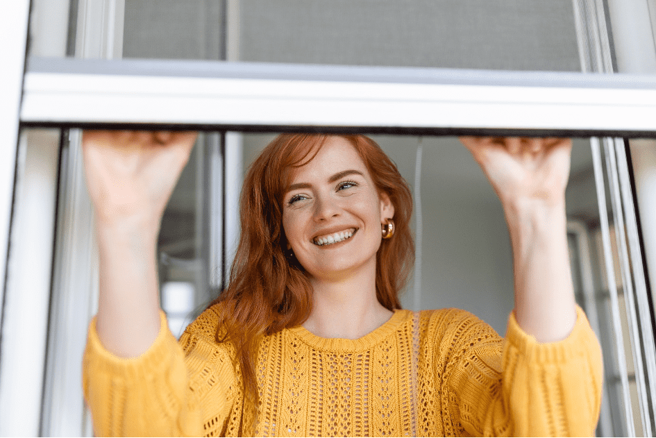 Rámové, roletové nebo posuvné? Proč nešetřit na sítích do oken a jak je správně vybrat?